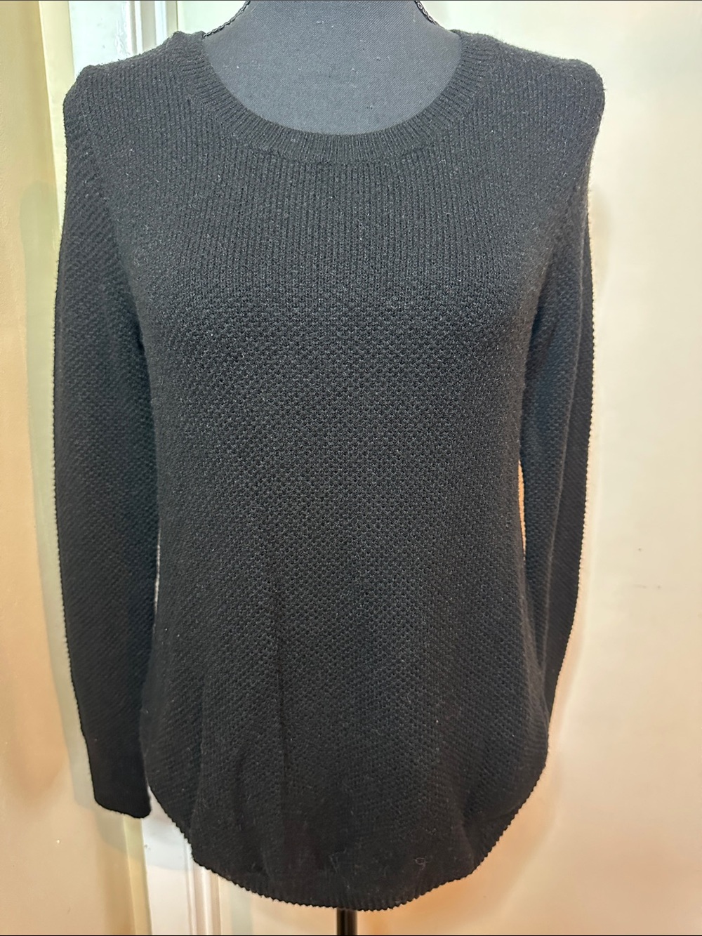 GAP Black Crewneck Textured Knit Sweater